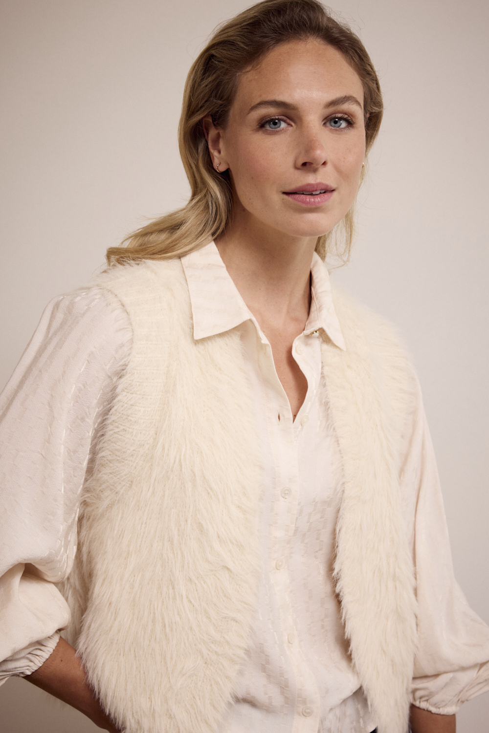 25-05_Tramontana_Fall25_e-comm-Shot23-499